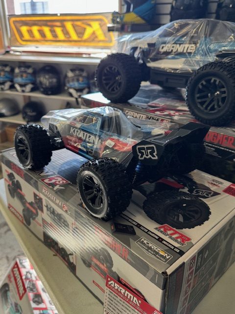 1/16 ARRMA MINI KRATON 3S (Battery & Charger Included) (BLUE) BRAND NEW! - Image 3
