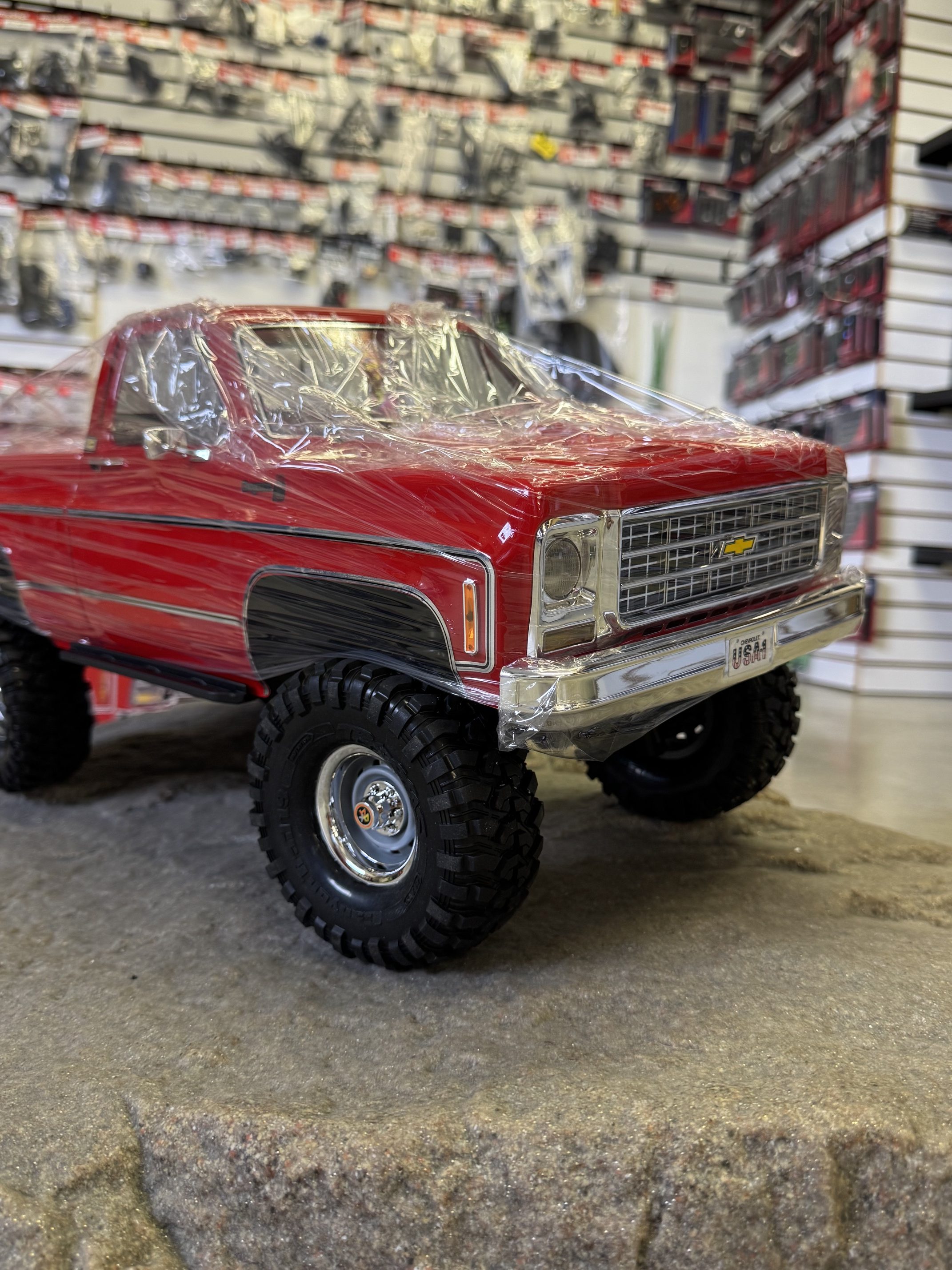 TRAXXAS 1/10TH TRX-4 Chevrolet K10 RED BRAND NEW! - Image 3