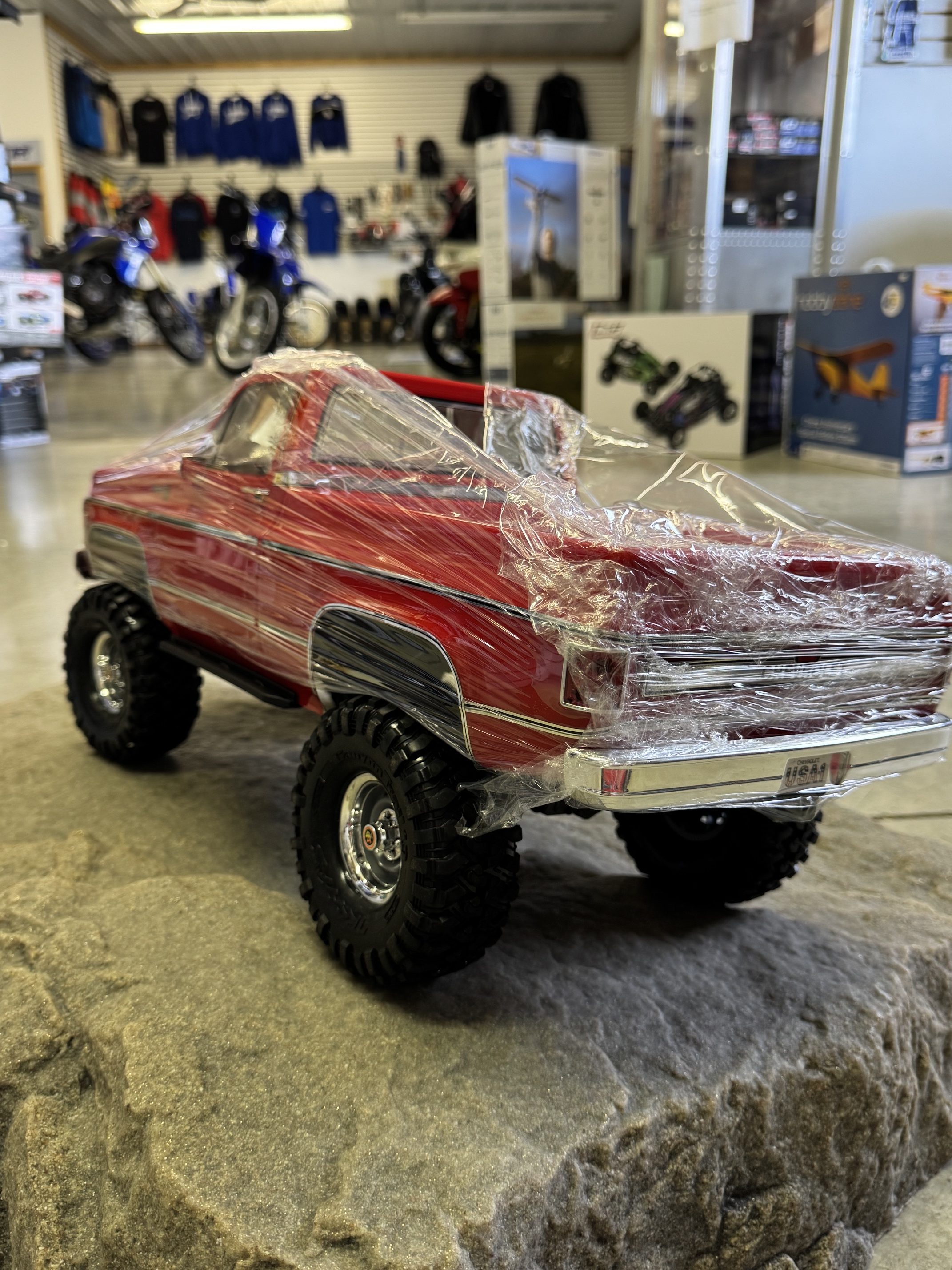 TRAXXAS 1/10TH TRX-4 Chevrolet K10 RED BRAND NEW! - Image 2